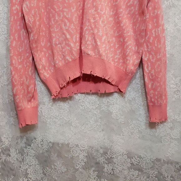 Fate Distressed Hemline Crew Neck Sweater Size Small Leopard Print Coral… - Picture 4 of 7